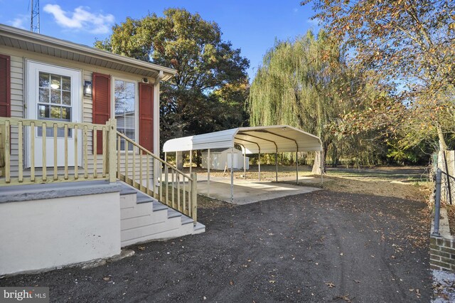 view of yard featuring a carport