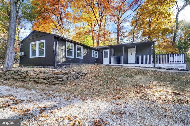 ranch-style house featuring a porch