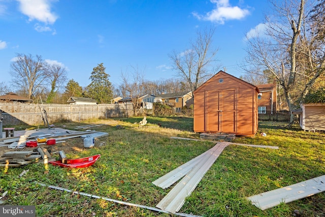 view of yard featuring a storage shed