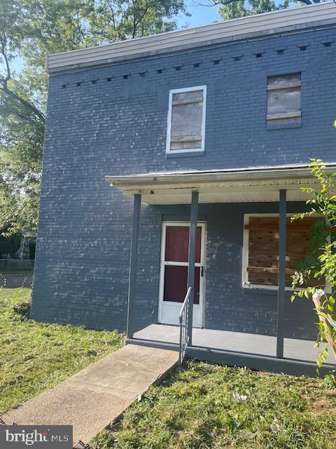 view of front facade with covered porch