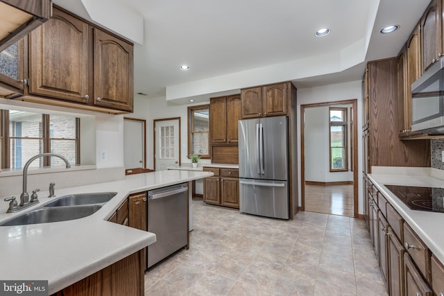 kitchen featuring sink, appliances with stainless steel finishes, and kitchen peninsula