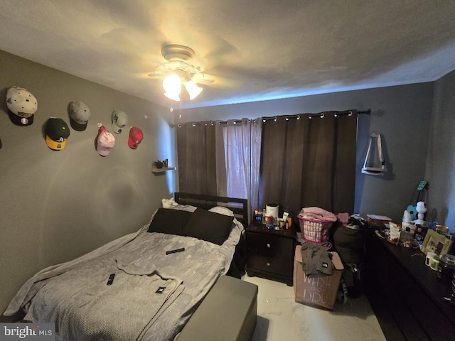 bedroom with ceiling fan