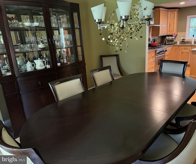 dining space with an inviting chandelier