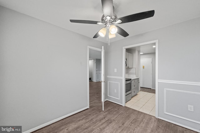 unfurnished bedroom with light hardwood / wood-style floors and ceiling fan