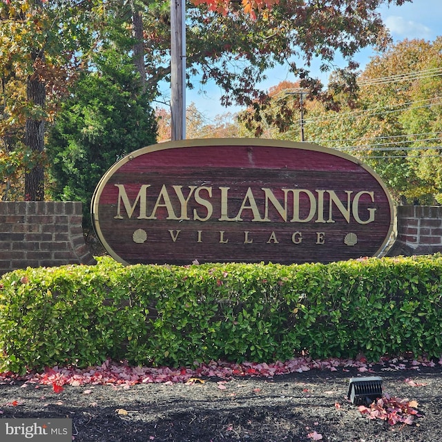 view of community / neighborhood sign