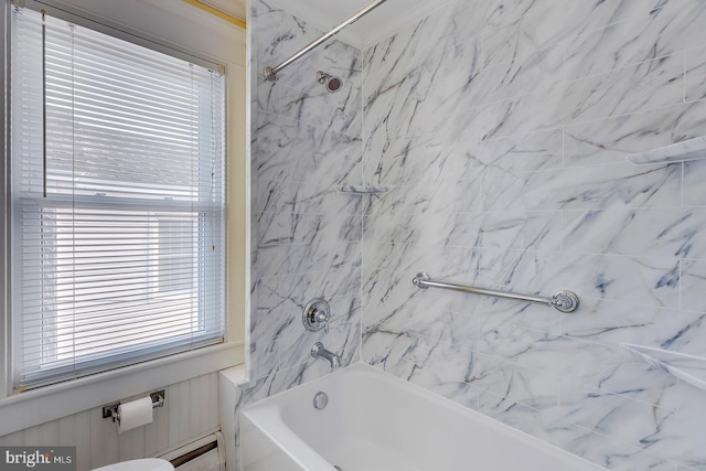 bathroom featuring tiled shower / bath combo