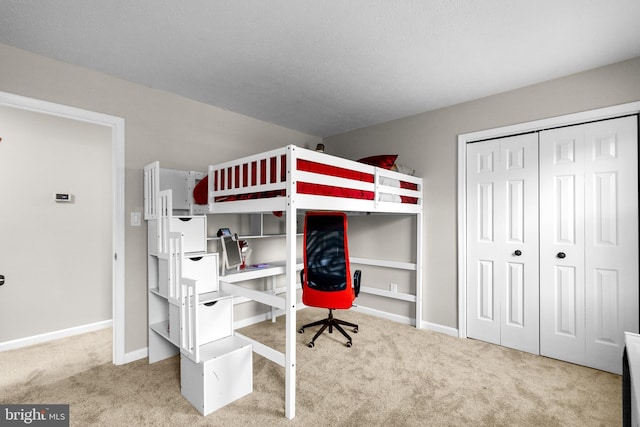 bedroom featuring carpet flooring and a closet