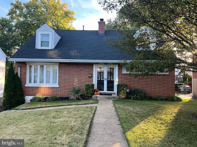 view of front of property featuring a front yard