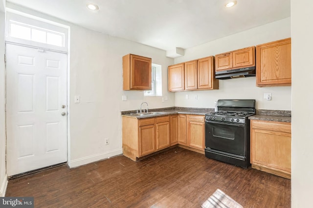 kitchen with dark wood-type flooring, black gas range oven, and sink