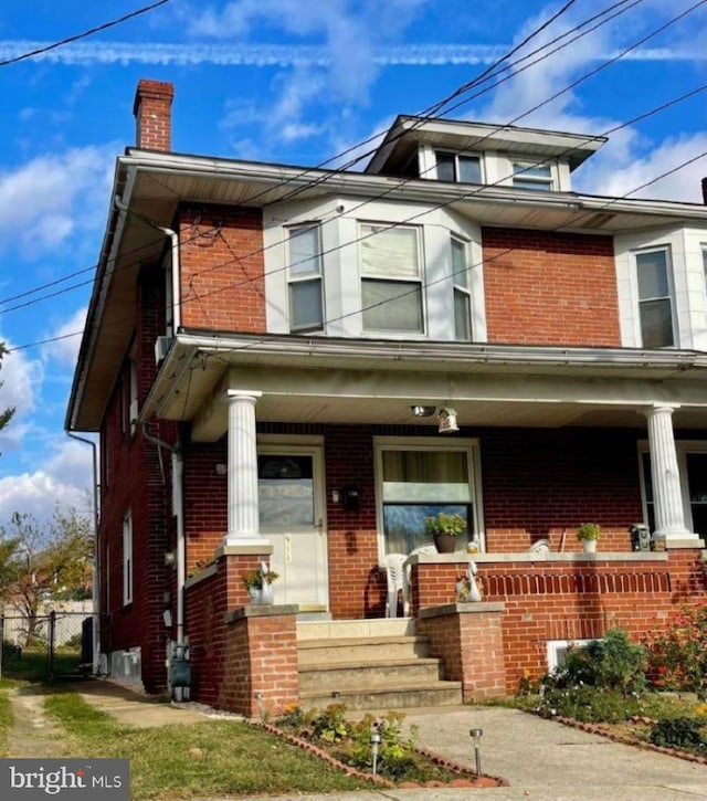 view of front facade with covered porch