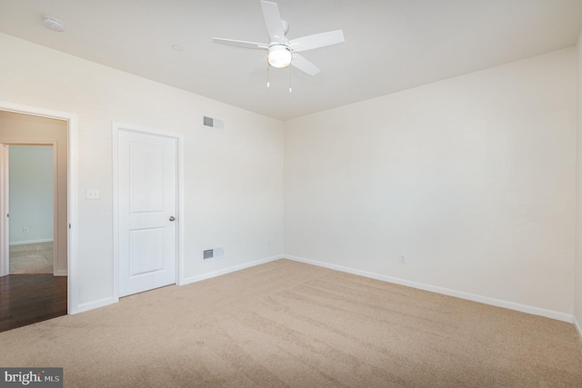 empty room featuring light carpet and ceiling fan