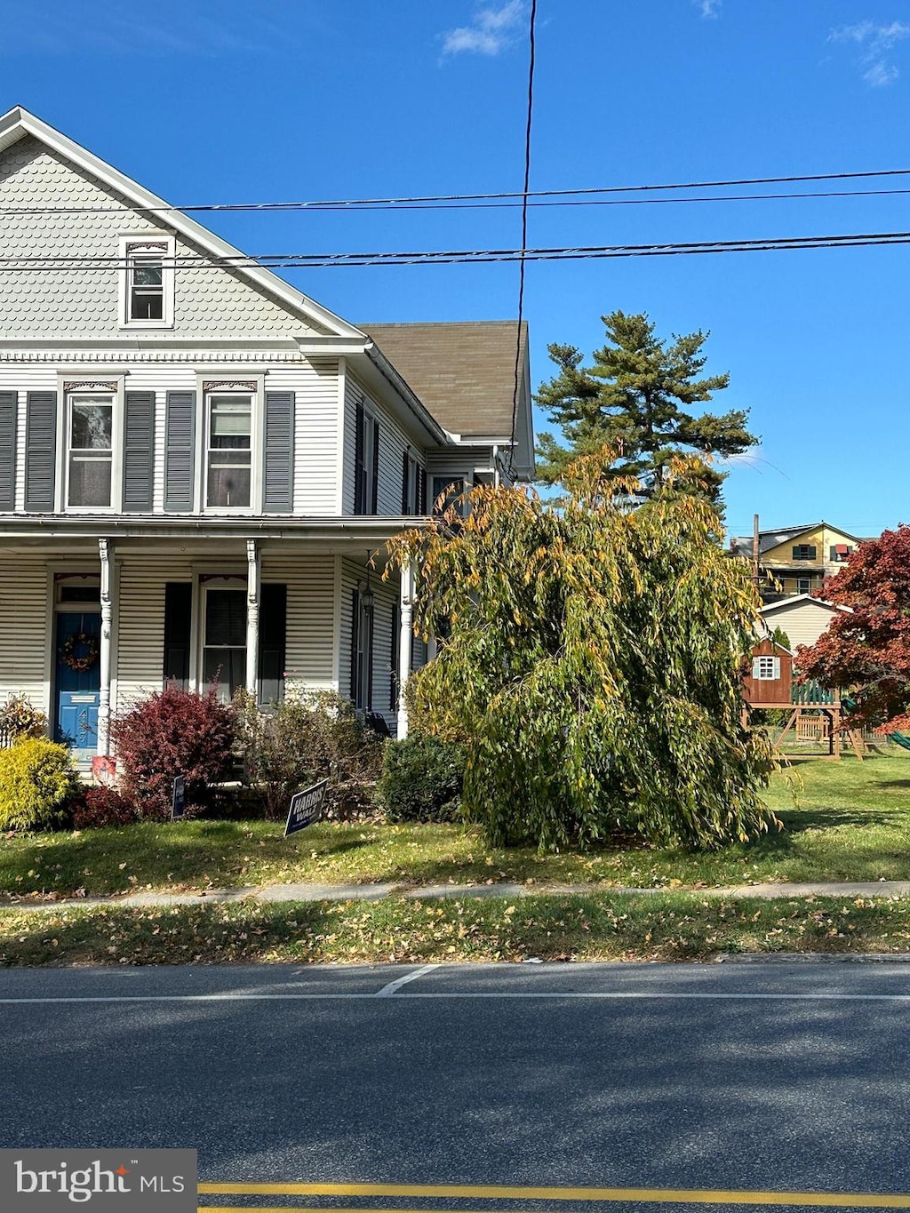 view of front of house featuring a porch