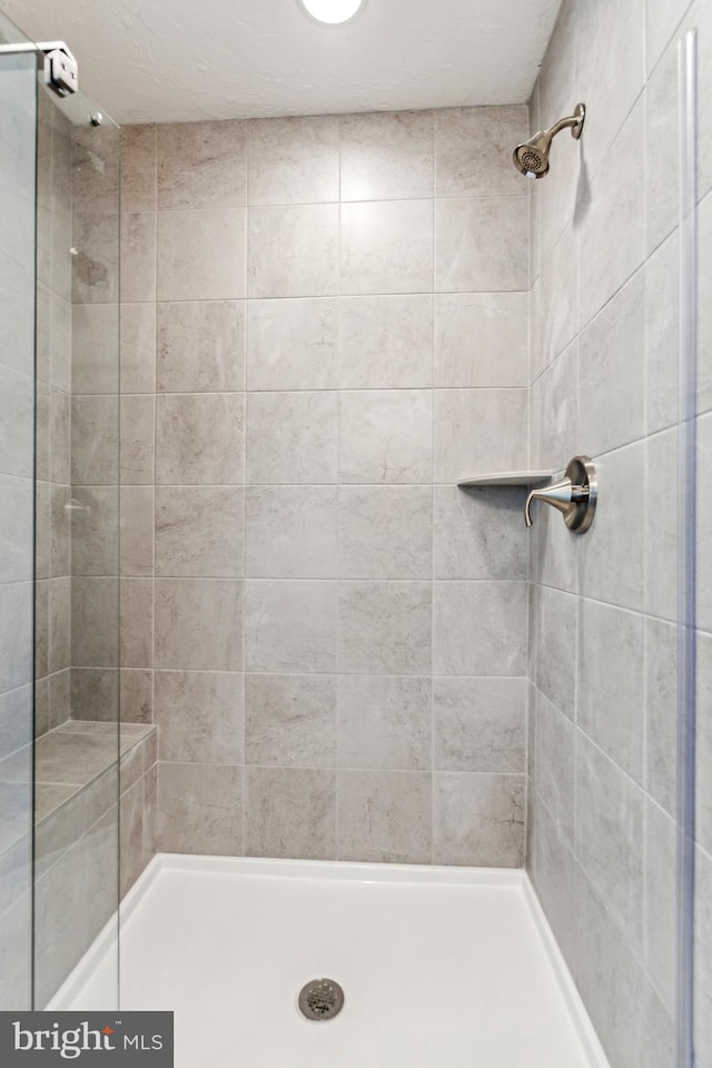 bathroom with a tile shower