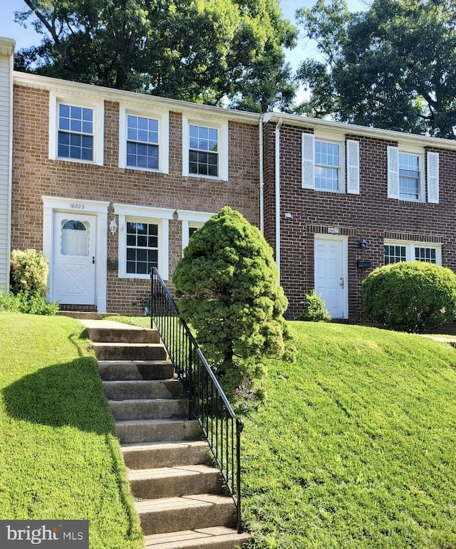 view of front of house with a front yard