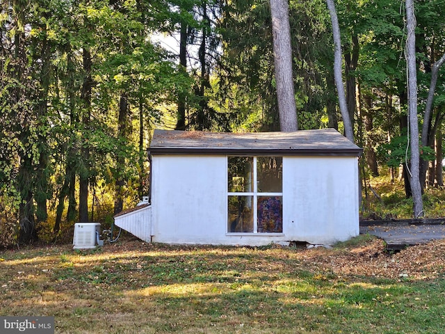 view of outbuilding