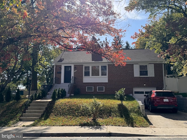 view of front facade featuring a garage