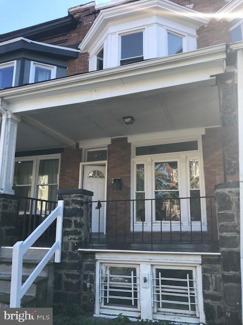 entrance to property with covered porch