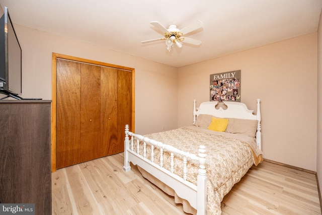 bedroom with light hardwood / wood-style flooring, a closet, and ceiling fan