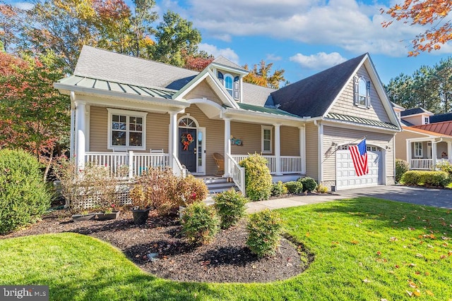 view of front of property featuring covered porch and a front yard