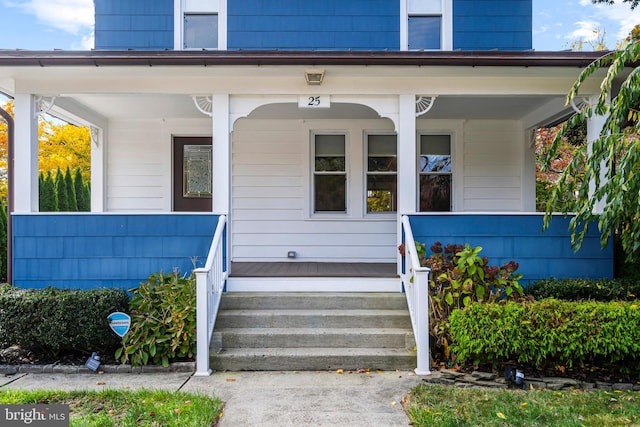 entrance to property featuring a porch