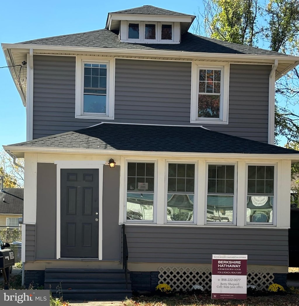 view of front of property