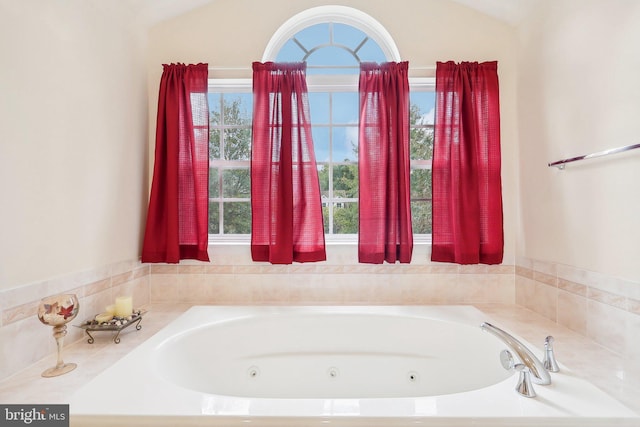 15303 Glastonbury Way, Upper Marlboro, MD 20774 - full bathroom featuring a whirlpool tub