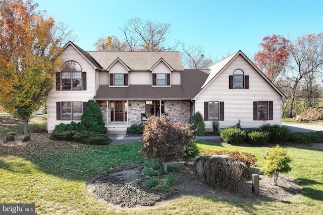 view of front of home featuring a front lawn