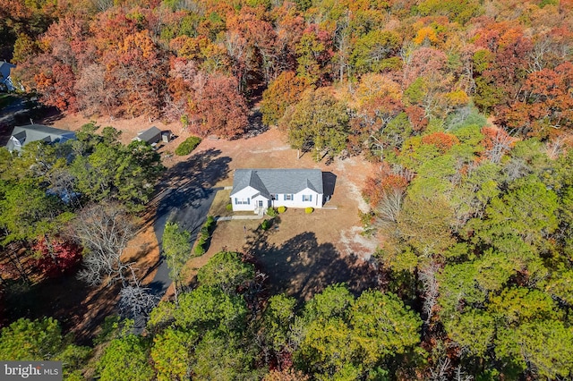 birds eye view of property featuring a wooded view