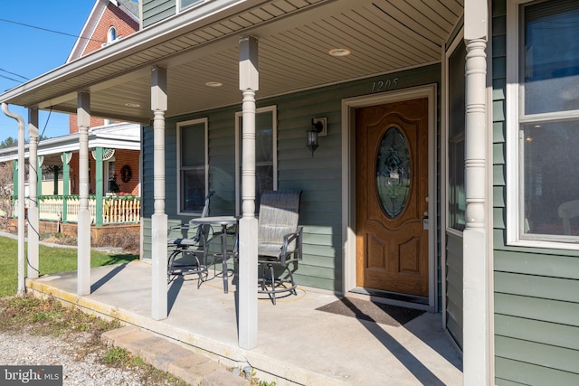 property entrance featuring covered porch