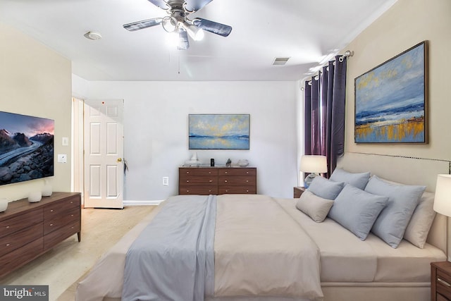 bedroom with ceiling fan