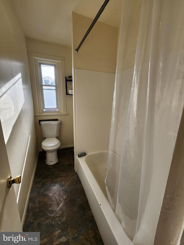 bathroom featuring toilet and shower / bath combo