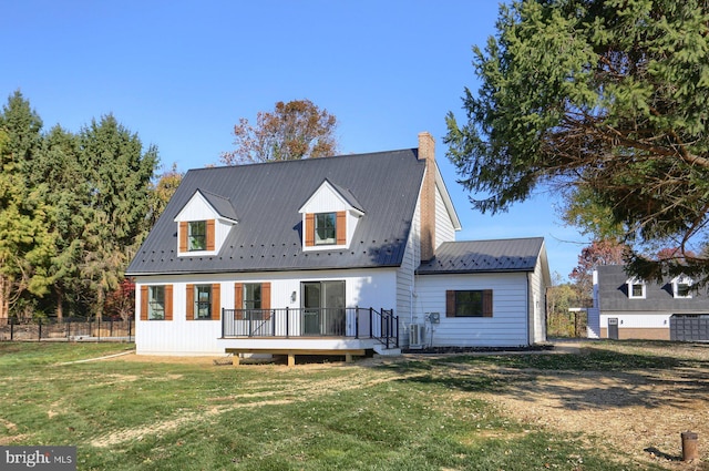 back of house featuring a lawn