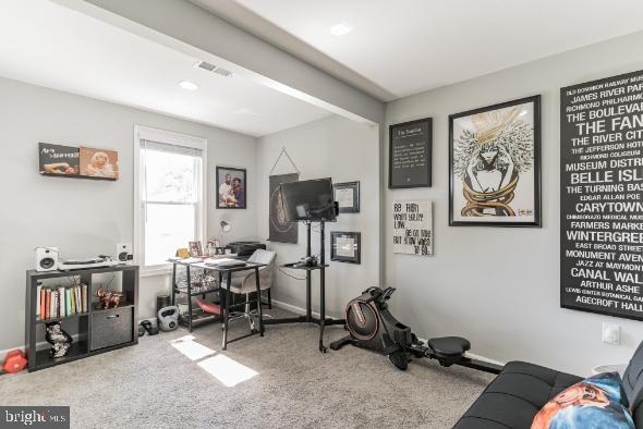 workout room with carpet floors