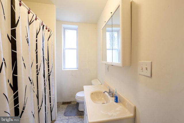 bathroom featuring vanity, a shower with shower curtain, and toilet