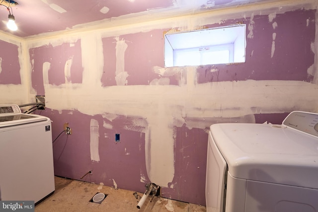 laundry room with washer / dryer