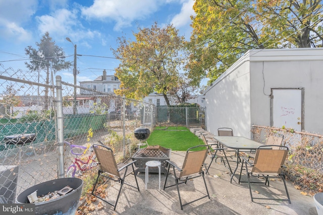 view of patio featuring an outdoor fire pit