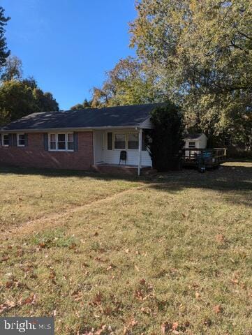 view of front of house with a front yard