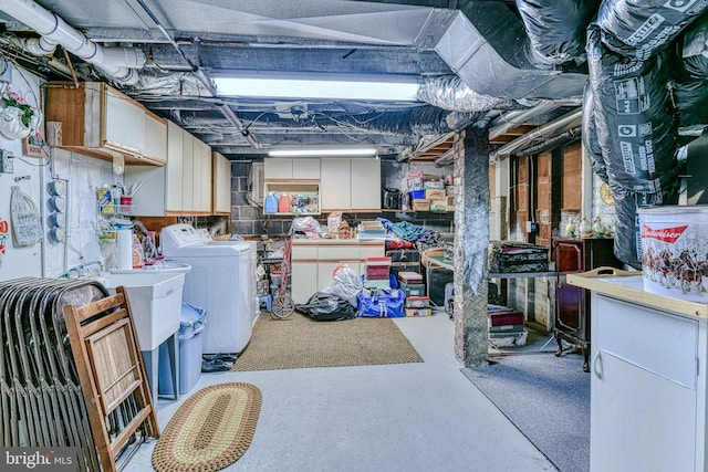 basement with sink and independent washer and dryer