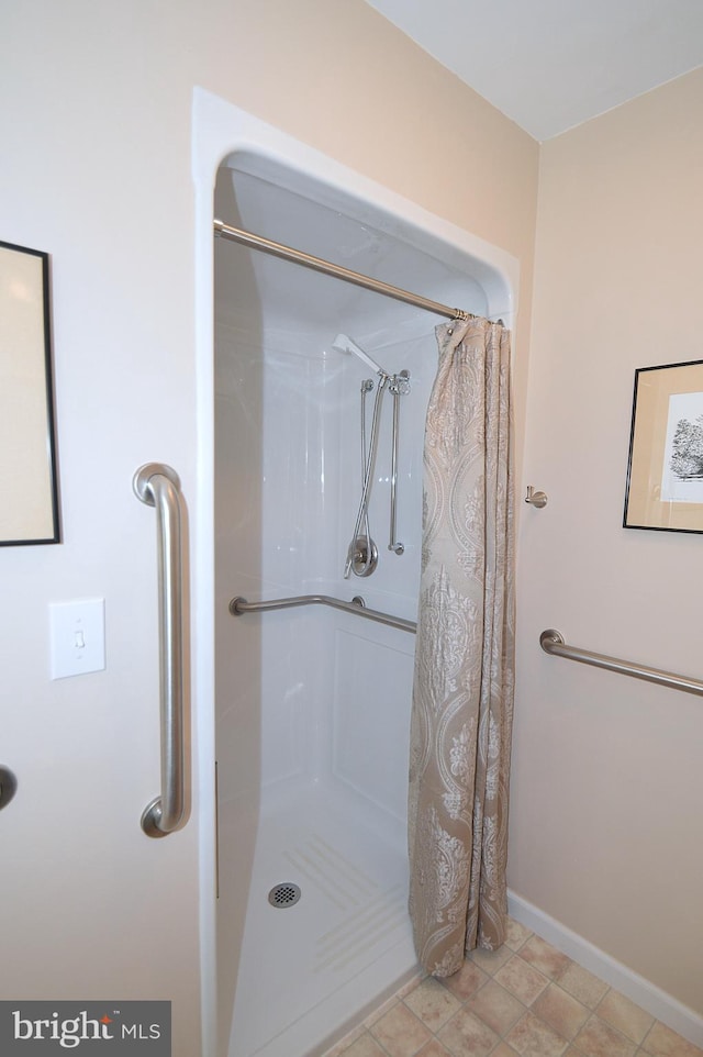 bathroom featuring a shower with curtain