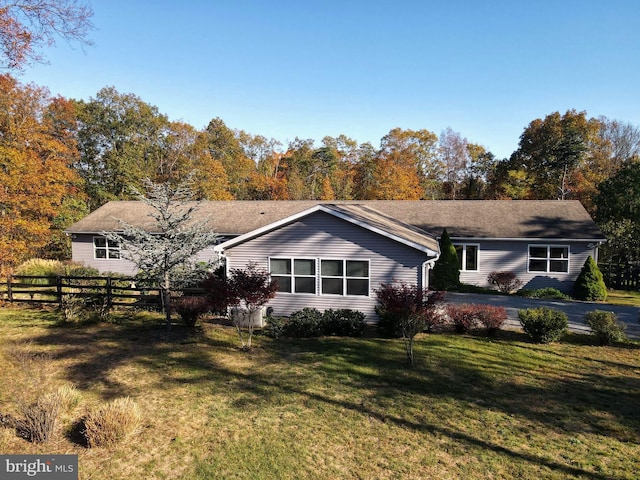 view of front of property with a front lawn