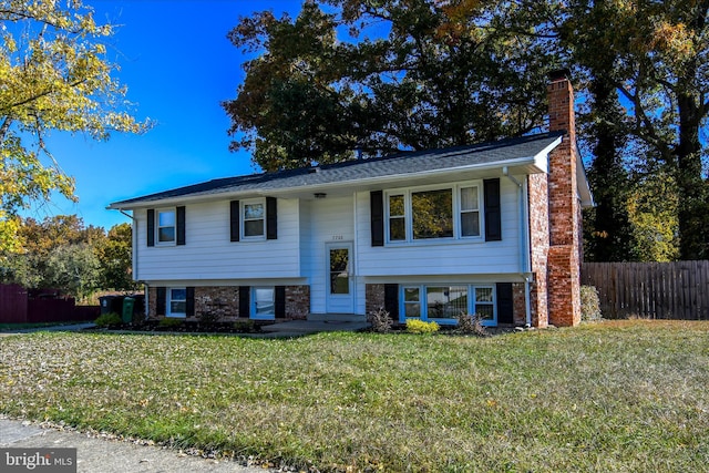 bi-level home featuring a front yard