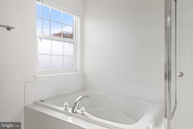 bathroom with tiled tub