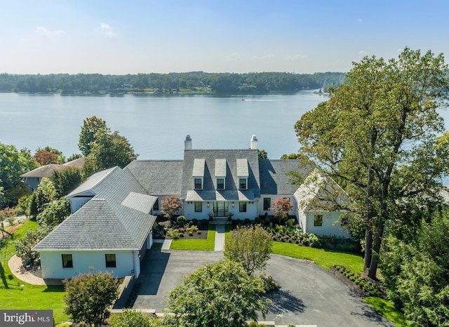 bird's eye view with a water view