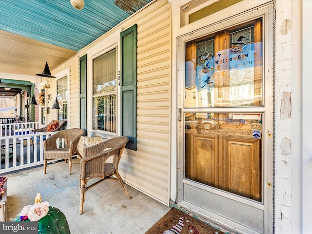 property entrance with covered porch