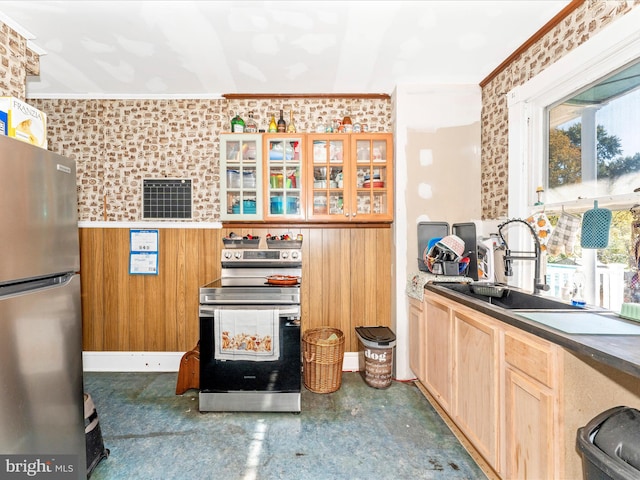 kitchen featuring crown molding, stainless steel appliances, and sink