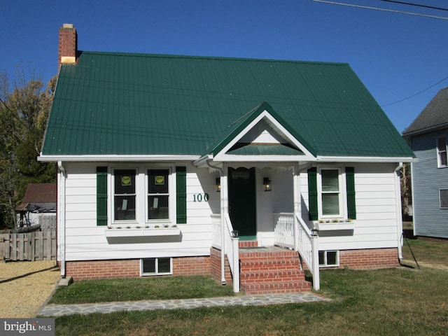 view of front of house featuring a front lawn