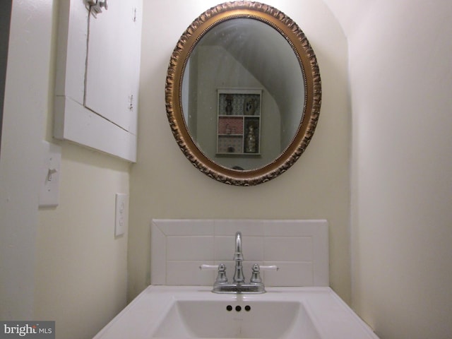 bathroom featuring sink