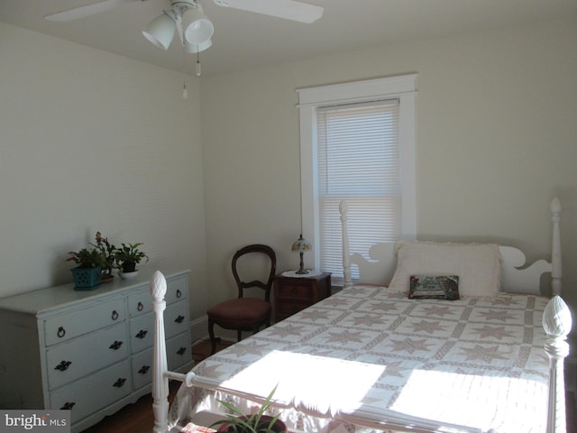 bedroom with ceiling fan