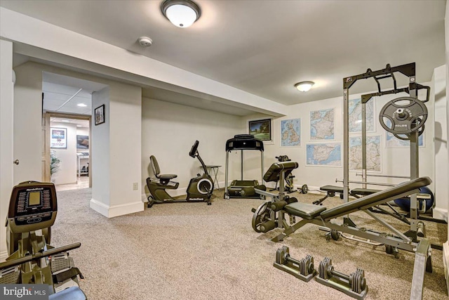 workout room with carpet flooring