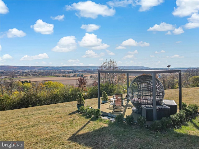 view of yard featuring a rural view